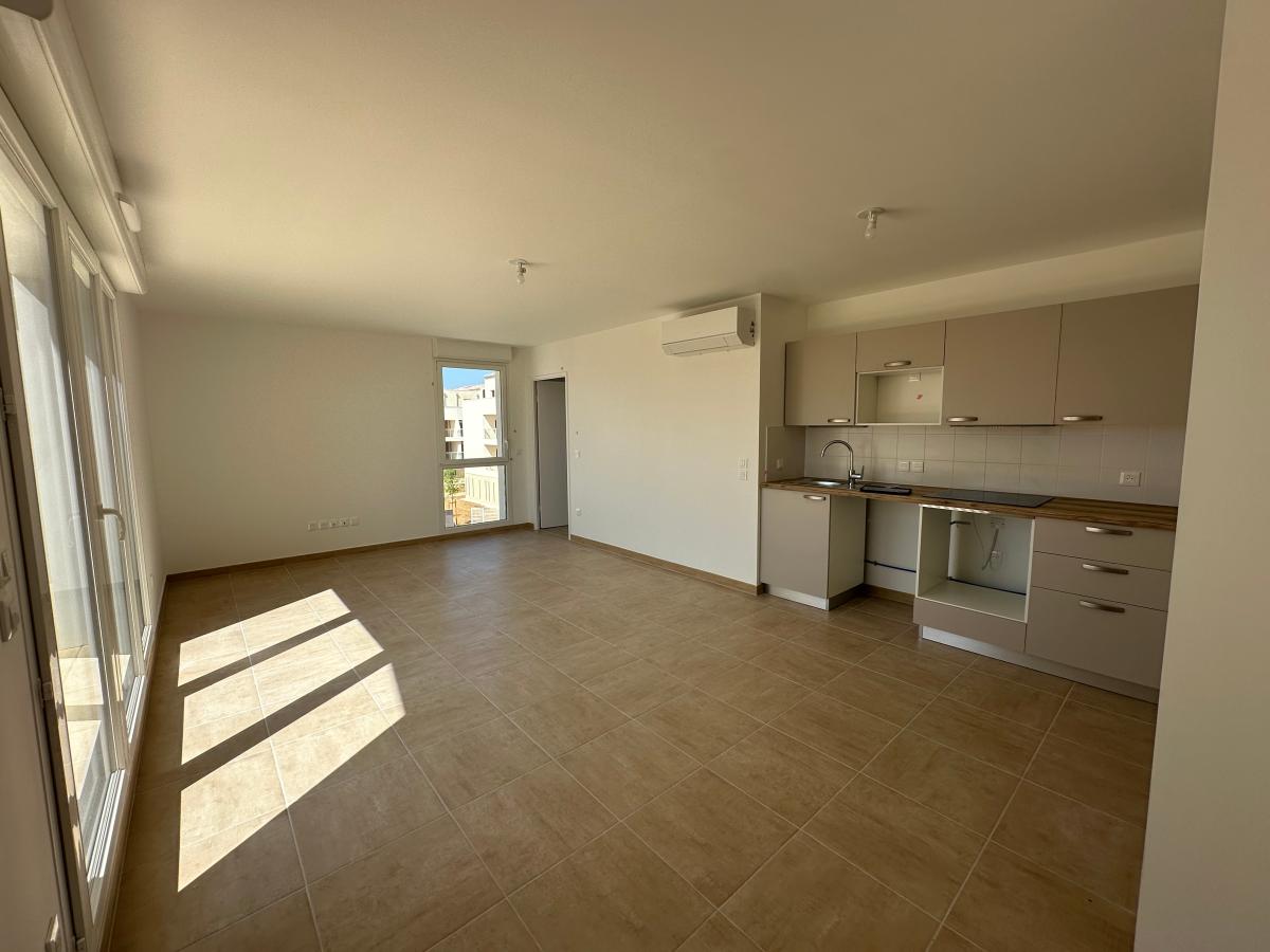 4 pièces - 2ème étage - 74m² - 853,43 € - Photo #5