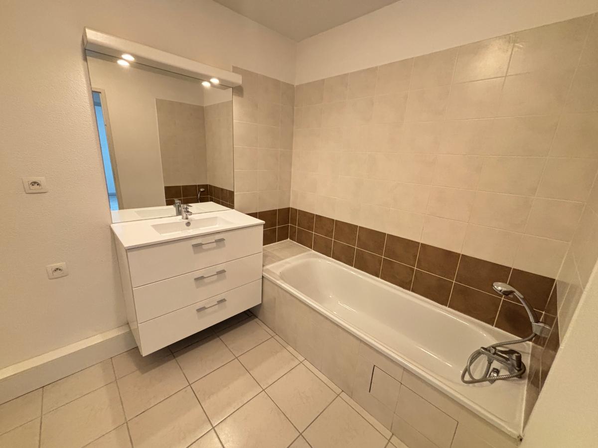 
																																							3 pièces - 
																																						1er étage - 62m² - 746,78 € - Photo #5