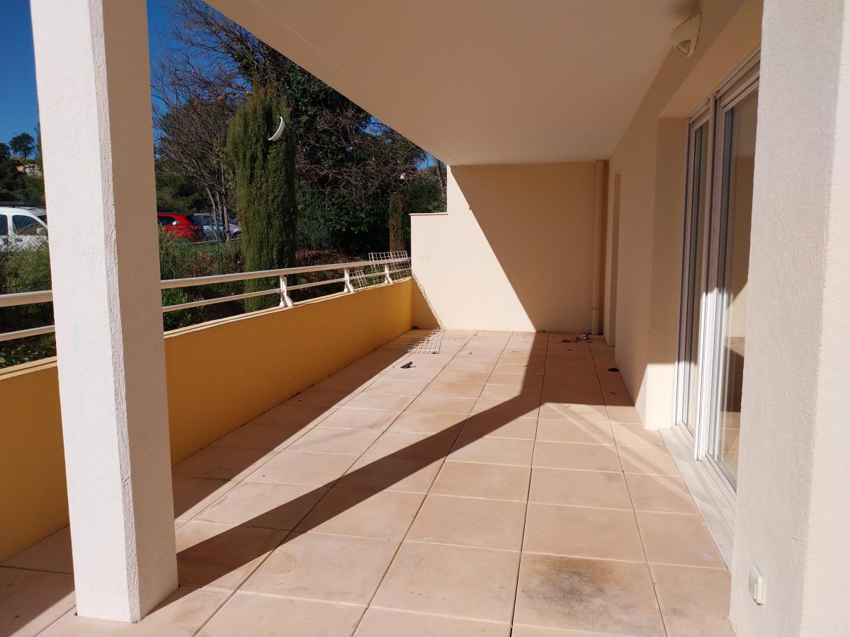 
																																							2 pièces - 
																																						RDC - 64m² - 913,59 € - Photo #1