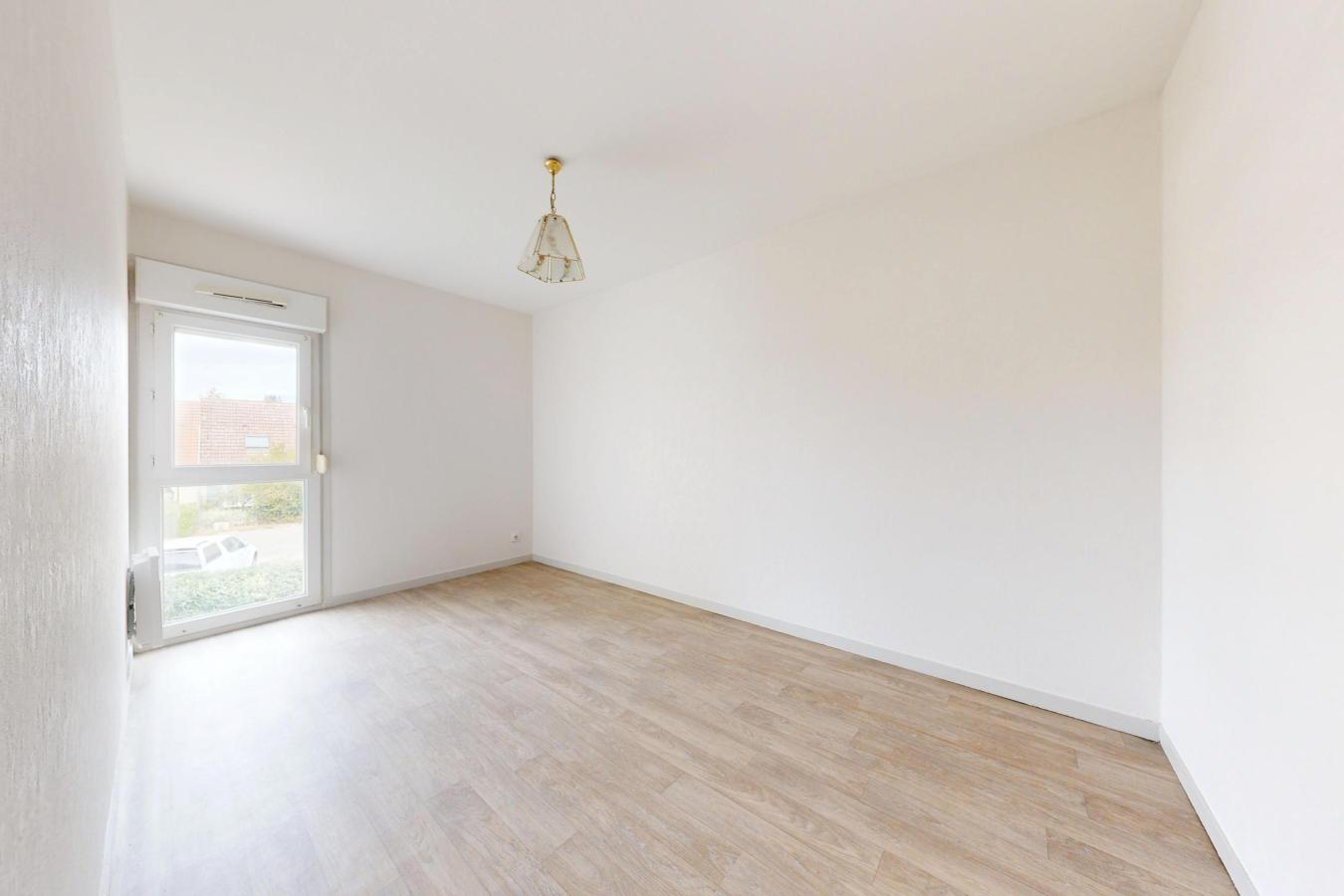 
																																							4 pièces - 
																																						1er étage - 83m² - 90 860 € - Photo #6