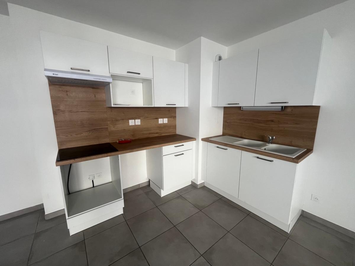 3 pièces - 1er étage - 64m² - 809,55 € - Photo #3
