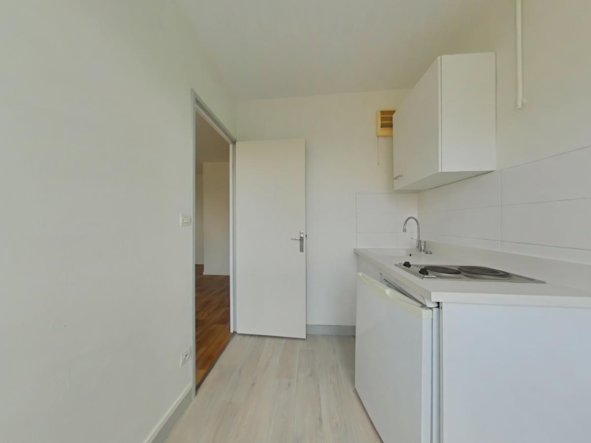
																																							1 pièce - 
																																						2ème étage - 28m² - 462,51 € - Photo #4