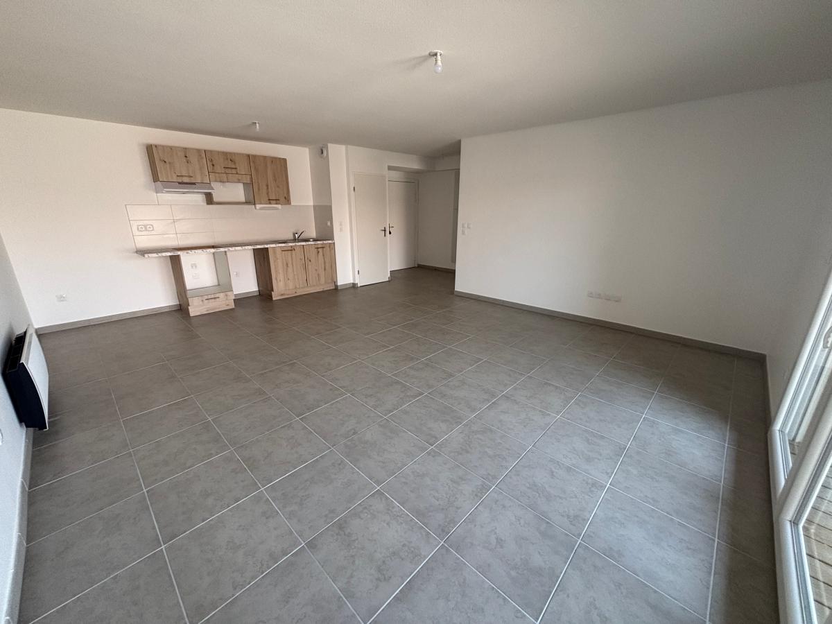 
																																							4 pièces - 
																																						1er étage - 82m² - 947,37 € - Photo #1