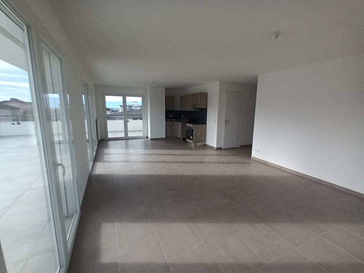 
																																							5 pièces - 
																																						6ème étage - 118m² - 1 809,64 € - Photo #3