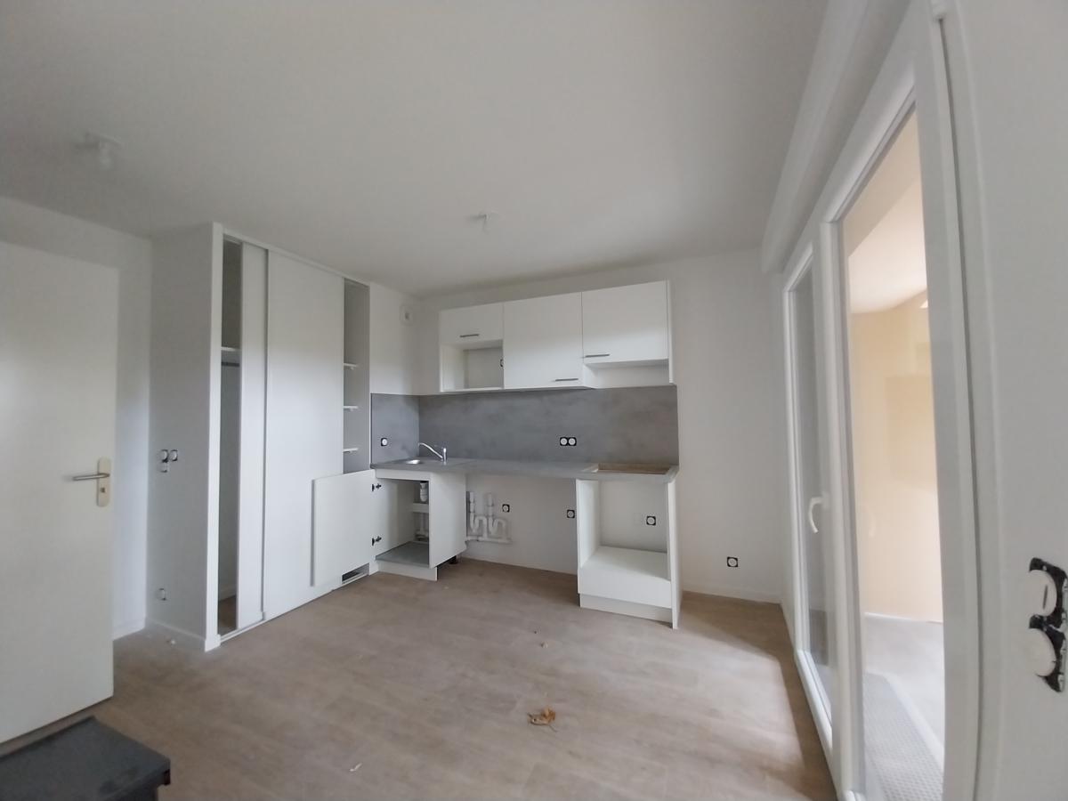 2 pièces - 2ème étage - 42m² - 737,93 € - Photo #2