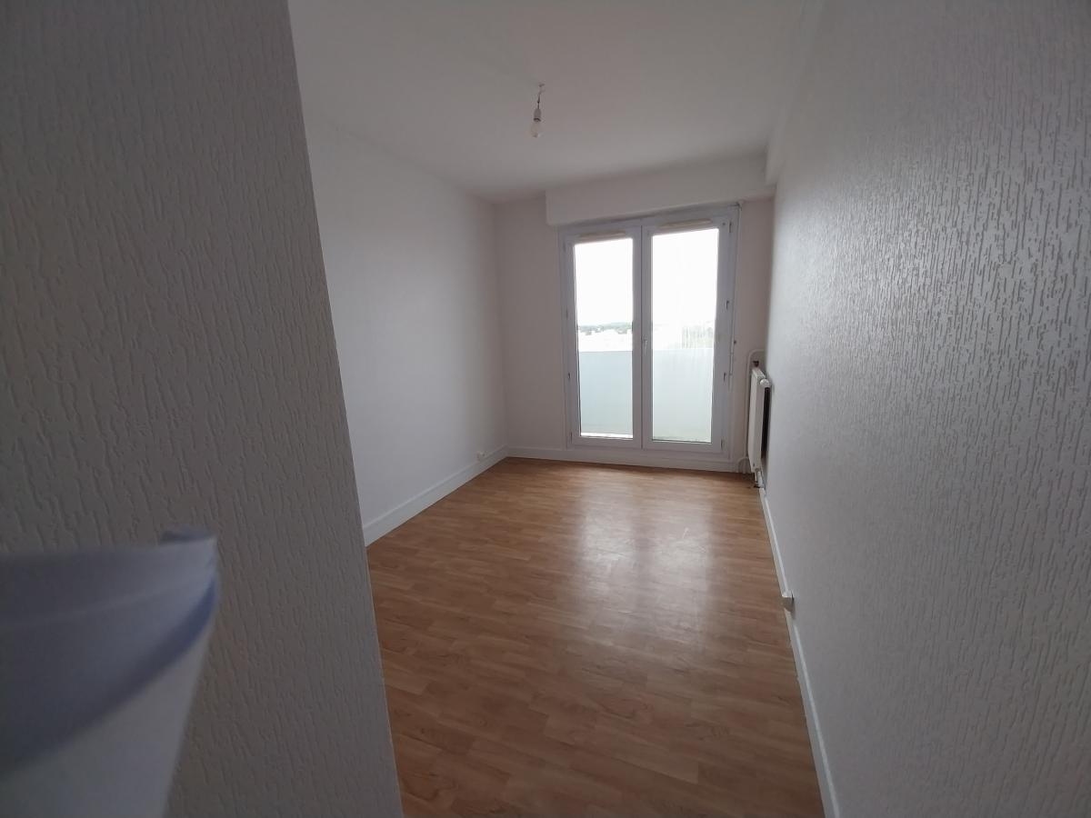 
																																							4 pièces - 
																																						12ème étage - 77m² - 90 000 € - Photo #5