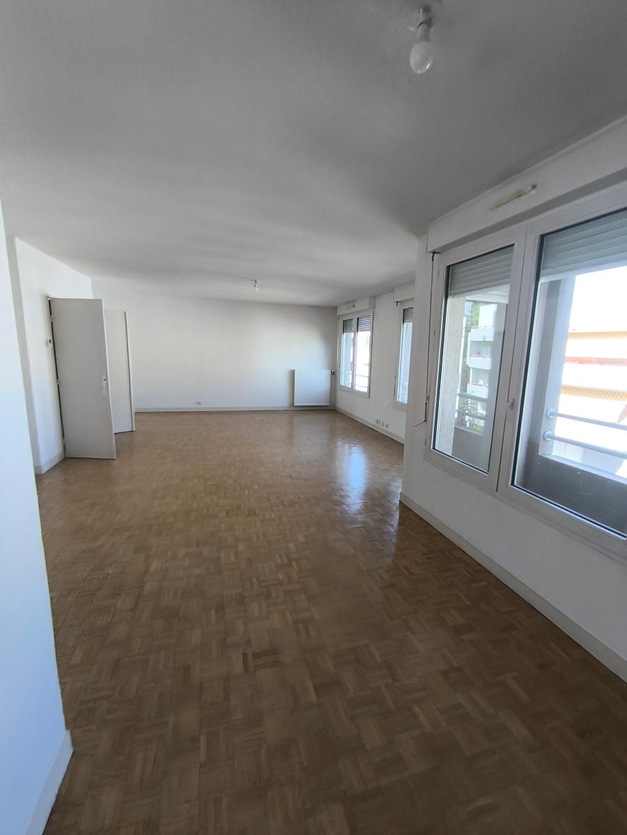 6 pièces - 3ème étage - 170m² - 270 000 € - Photo #2