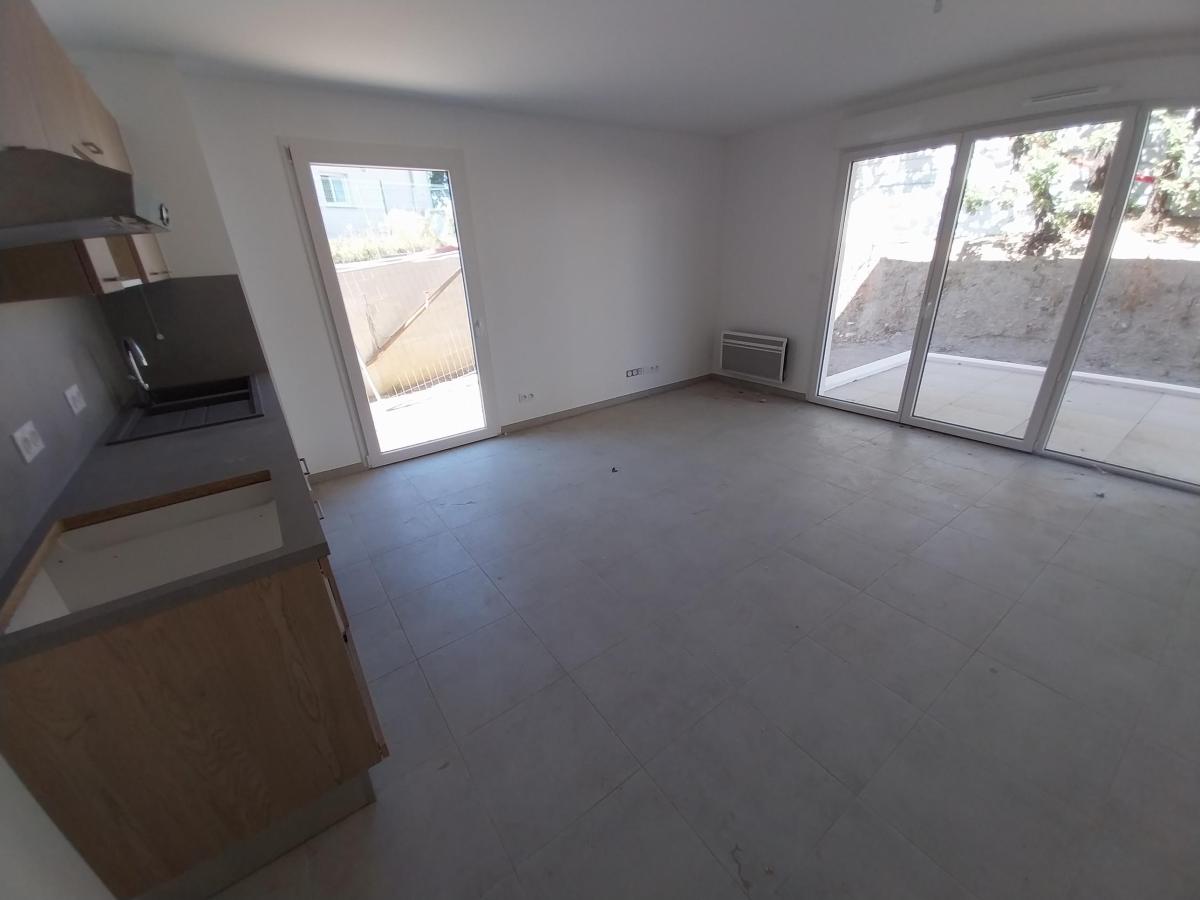 3 pièces - RDC - 64m² - 990,83 € - Photo #2