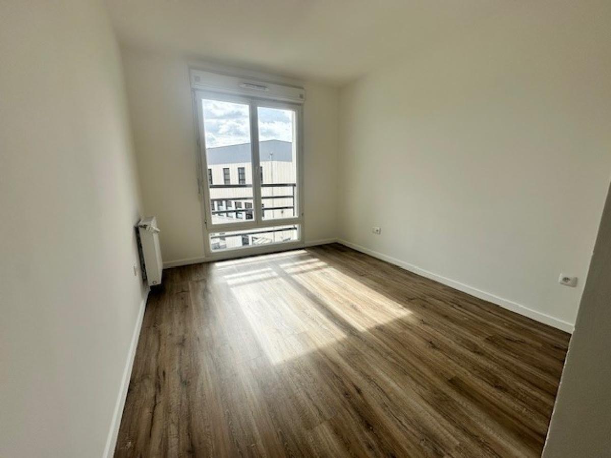 
																																							4 pièces - 
																																						3ème étage - 76m² - 1 318,26 € - Photo #2