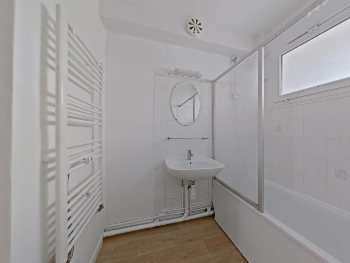 4 pièces - 3ème étage - 74m² - 861,91 € - Photo #3