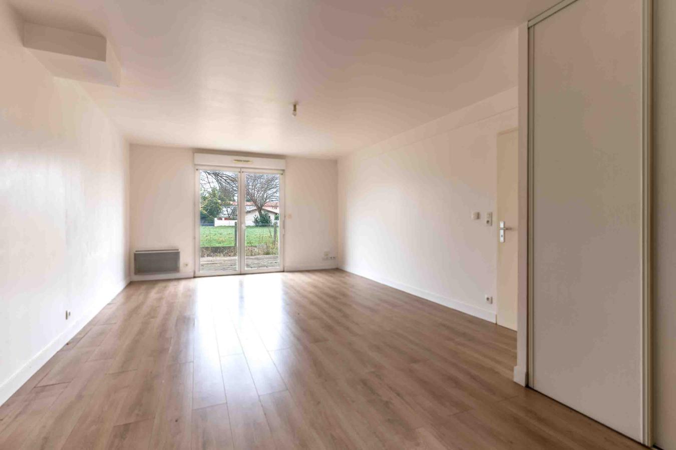 
																																							3 pièces - 
																																						RDC - 69m² - 279 000 € - Photo #2