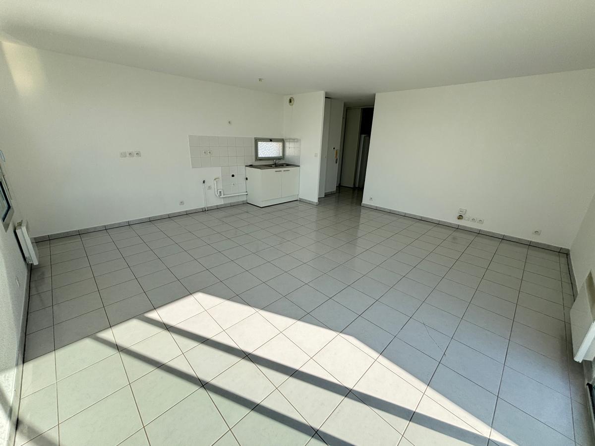 
																																							3 pièces - 
																																						4ème étage - 63m² - 736,33 € - Photo #2