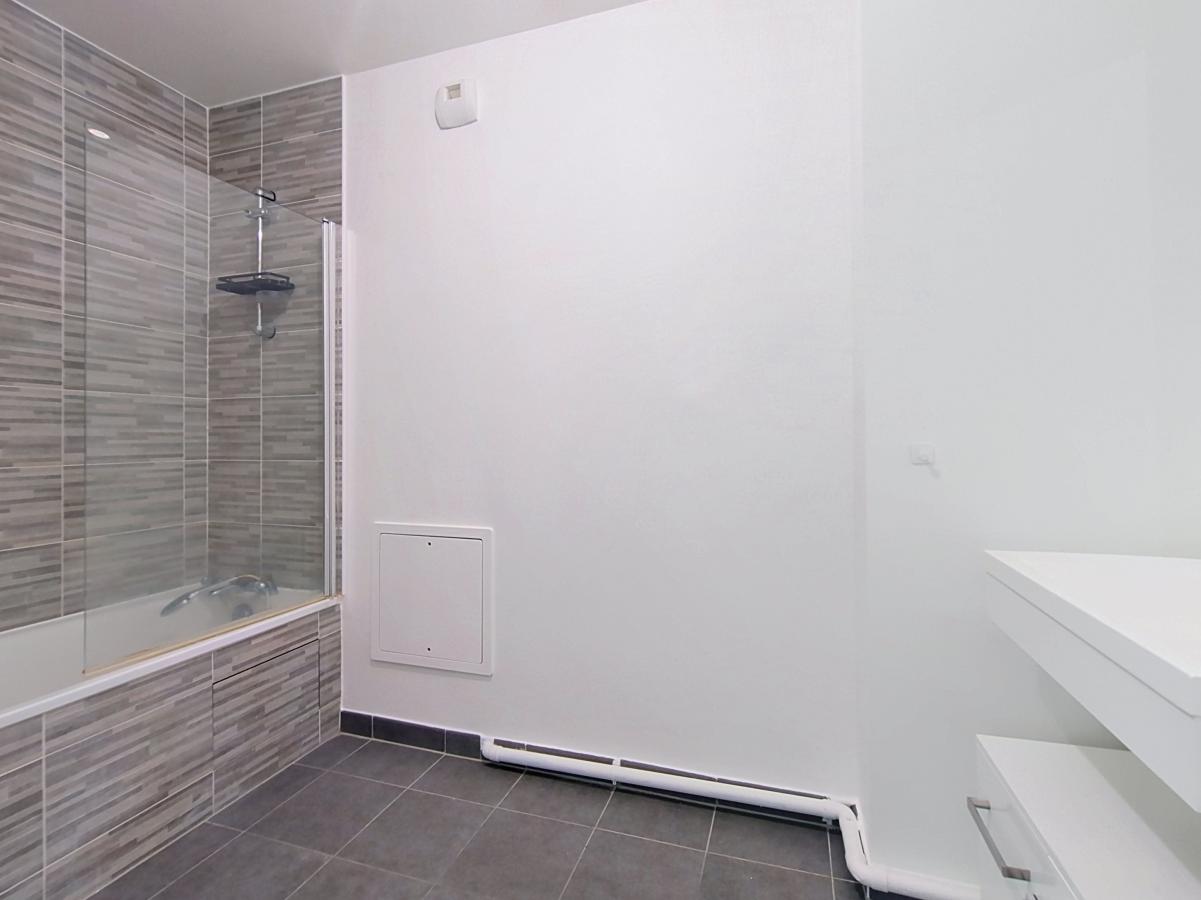 3 pièces - 3ème étage - 64m² - 1 107,92 € - Photo #4