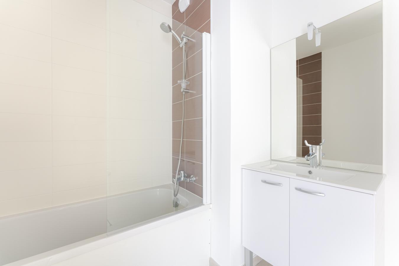 
																																							3 pièces - 
																																						8ème étage - 70m² - 1 048,99 € - Photo #6