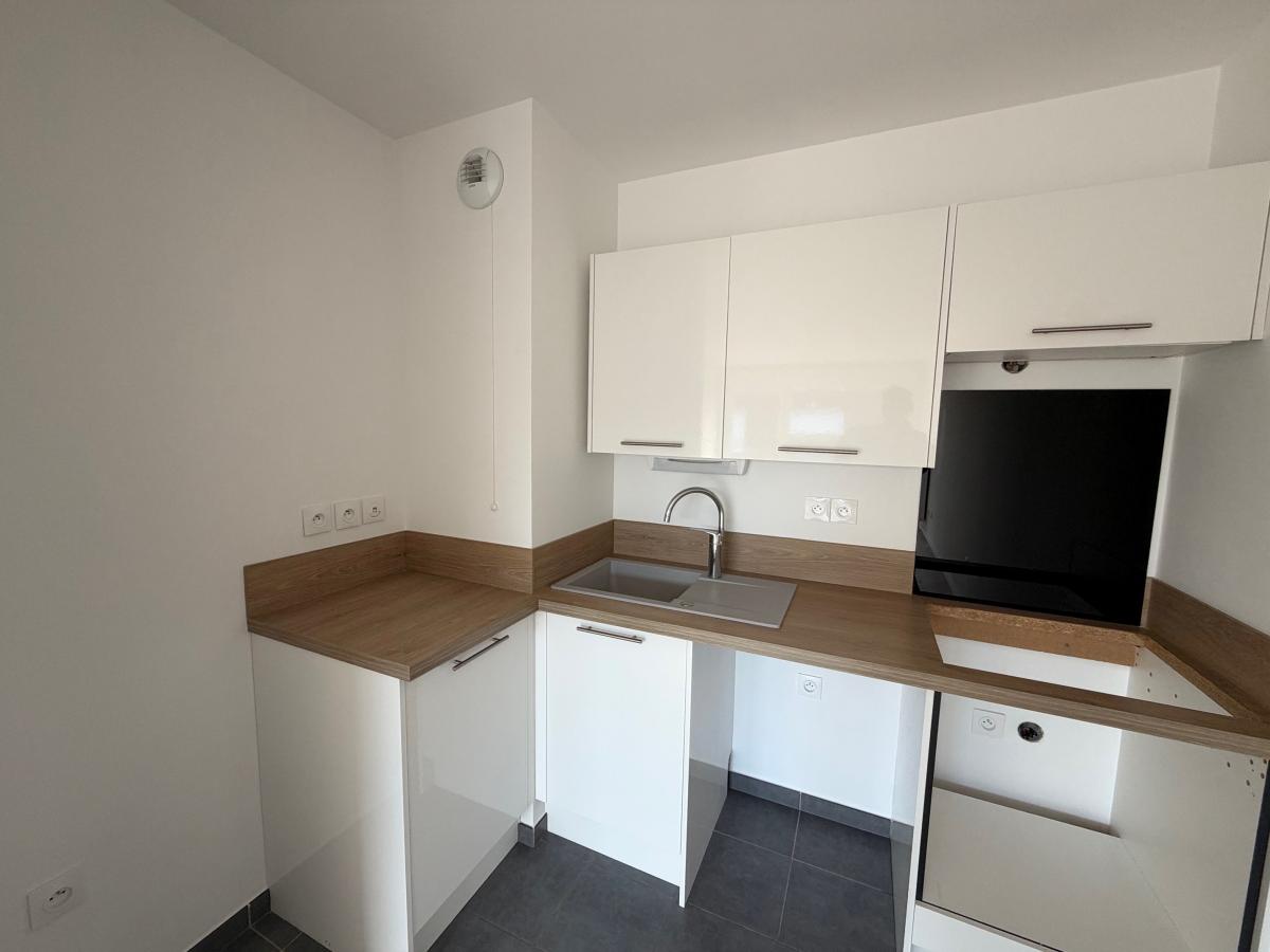2 pièces - 2ème étage - 46m² - 711,76 € - Photo #2