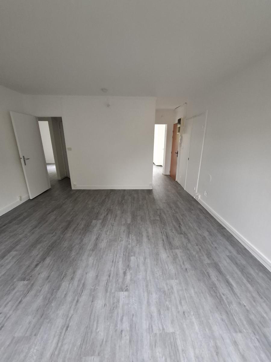 
																																							5 pièces - 
																																						1er étage - 81m² - 723,50 € - Photo #3