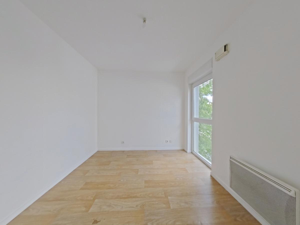 3 pièces - 1er étage - 68m² - 760,99 € - Photo #2