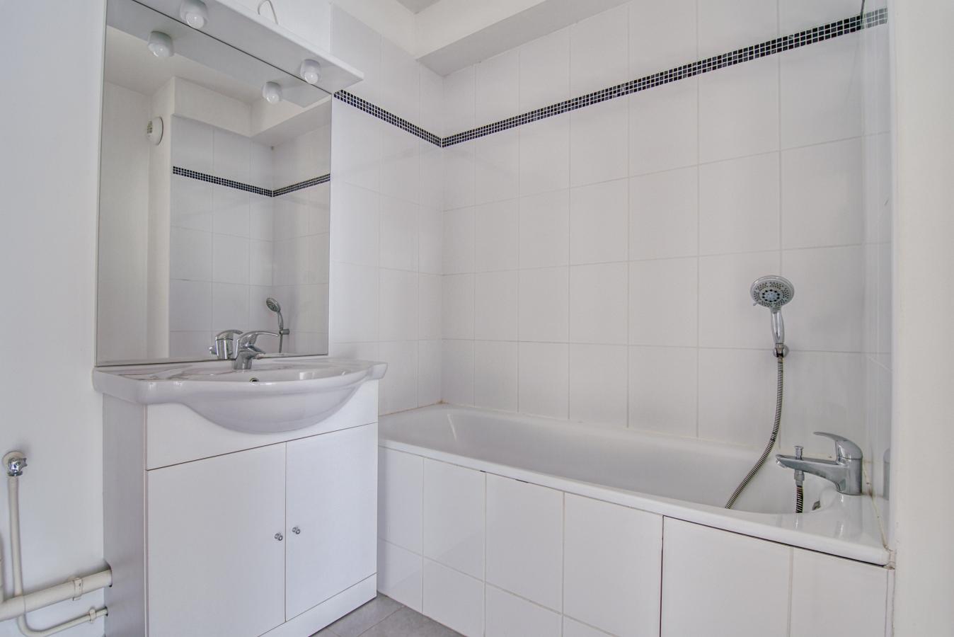
																																							3 pièces - 
																																						1er étage - 64m² - 721,31 € - Photo #4