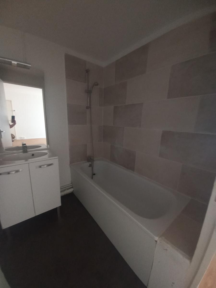 1 pièce - 1er étage - 30m² - 704,17 € - Photo #2