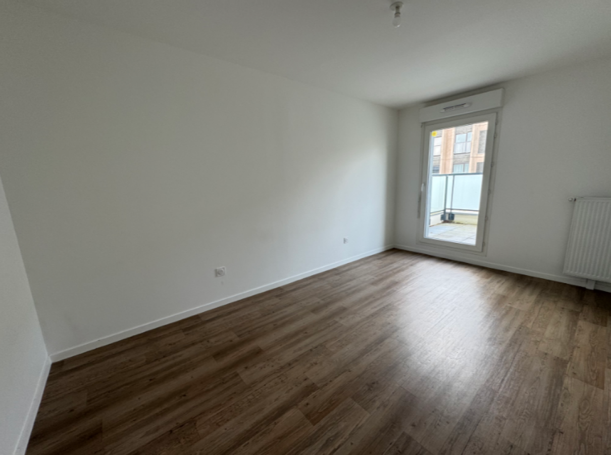 
																																							4 pièces - 
																																						4ème étage - 84m² - 1 002,32 € - Photo #5