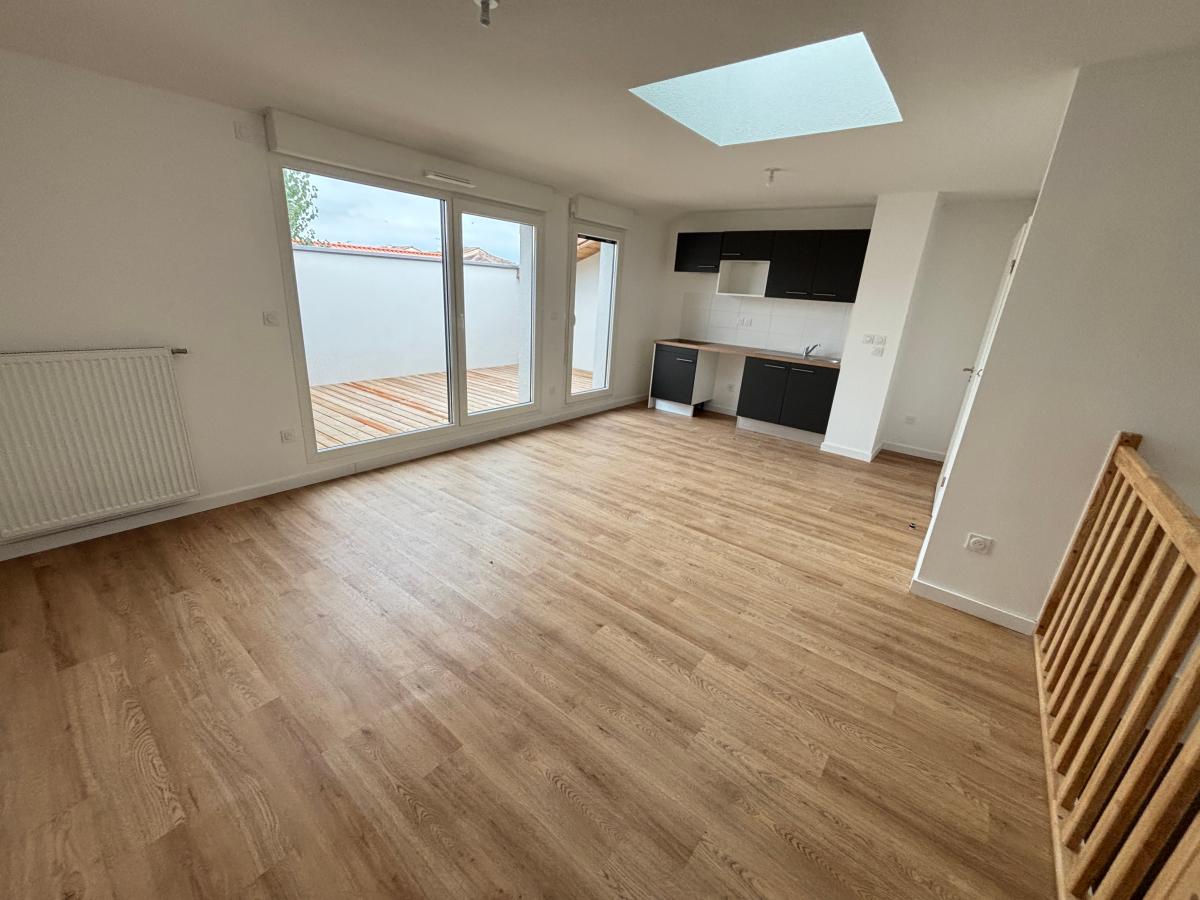 
																			3 pièces - 
																		1er étage - 71m² - 802,71 € - Photo #0