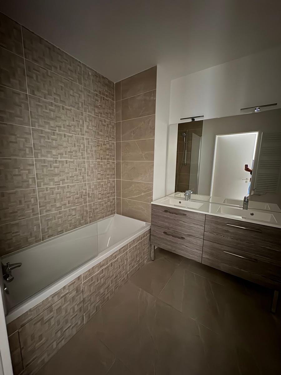 
																																							3 pièces - 
																																						5ème étage - 60m² - 1 280,90 € - Photo #5