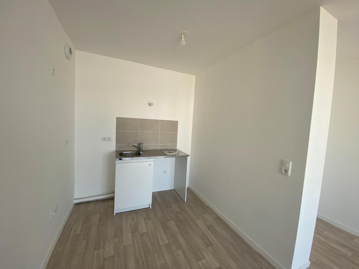
																			4 pièces - 
																		3ème étage - 67m² - 919,93 € - Photo #2
