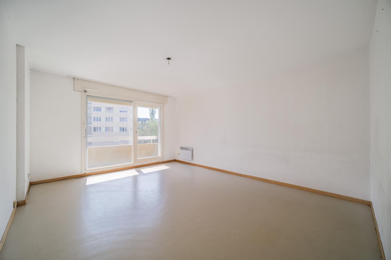 
																			4 pièces – 
																		2ème étage – 87m² - 63 500 € - Photo #2