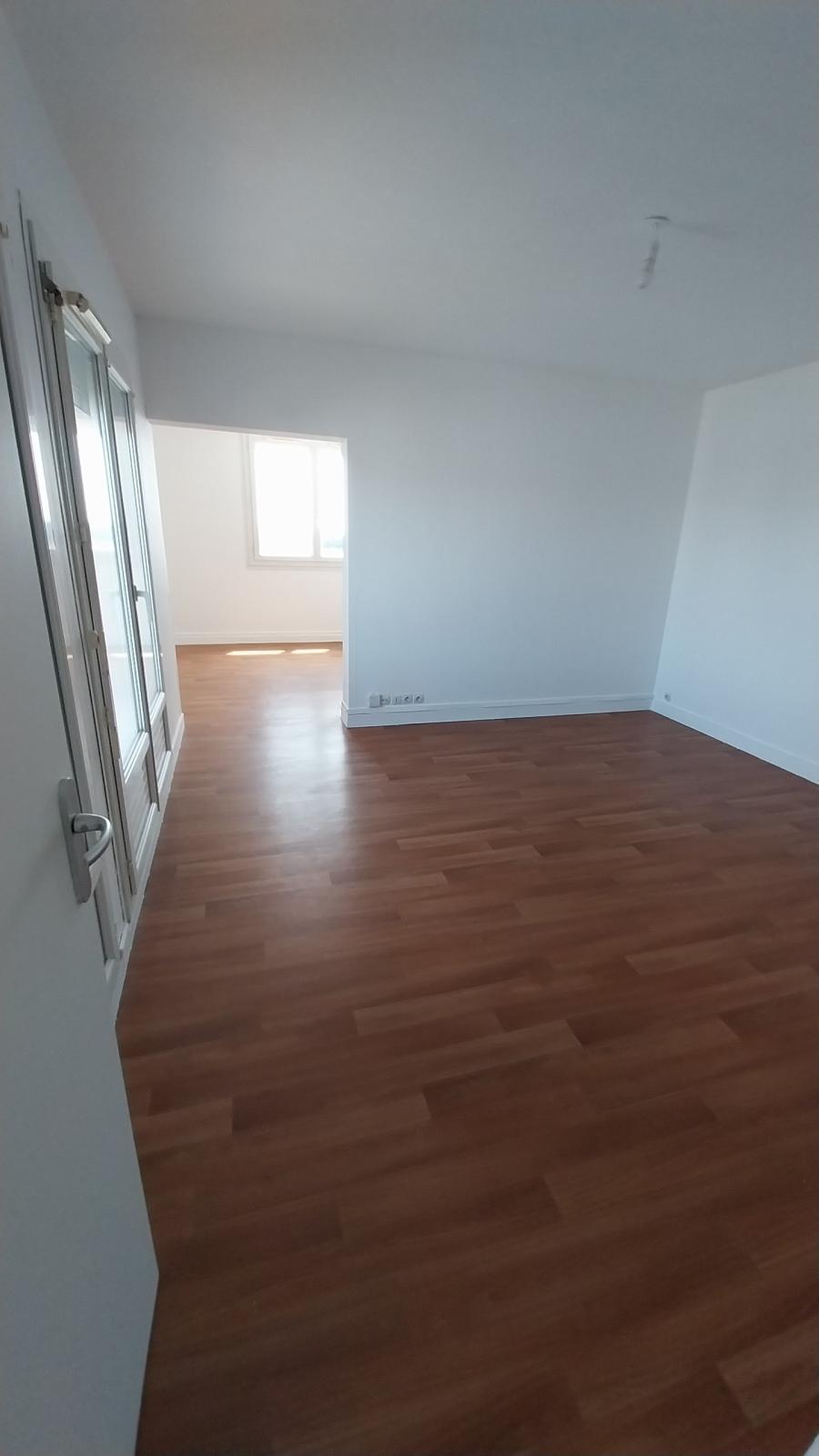 4 pièces - 10ème étage - 73m² - 741,37 € - Photo #3