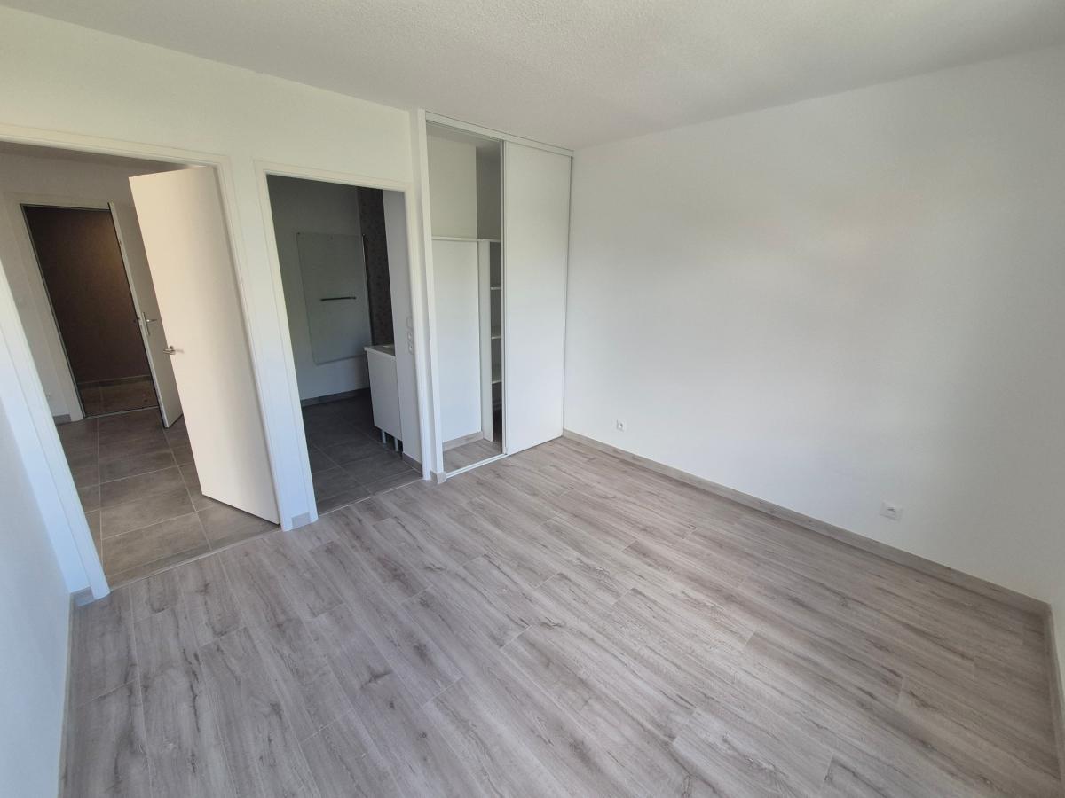 
																																							4 pièces - 
																																						2ème étage - 85m² - 1 061,45 € - Photo #6