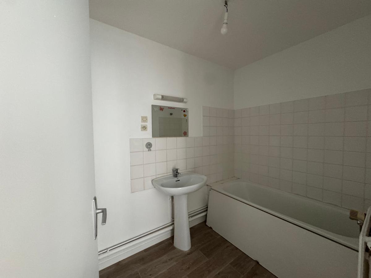 
																			2 pièces - 
																		3ème étage - 56m² - 150 000 € - Photo #3