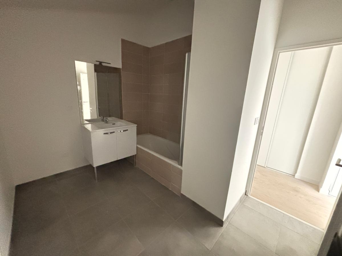
																			3 pièces - 
																		2ème étage - 82m² - 799,23 € - Photo #3