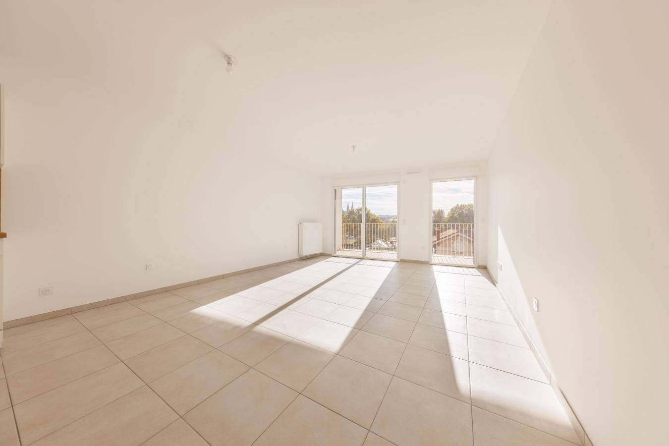 
																																							4 pièces - 
																																						4ème étage - 86m² - 990,00 € - Photo #2