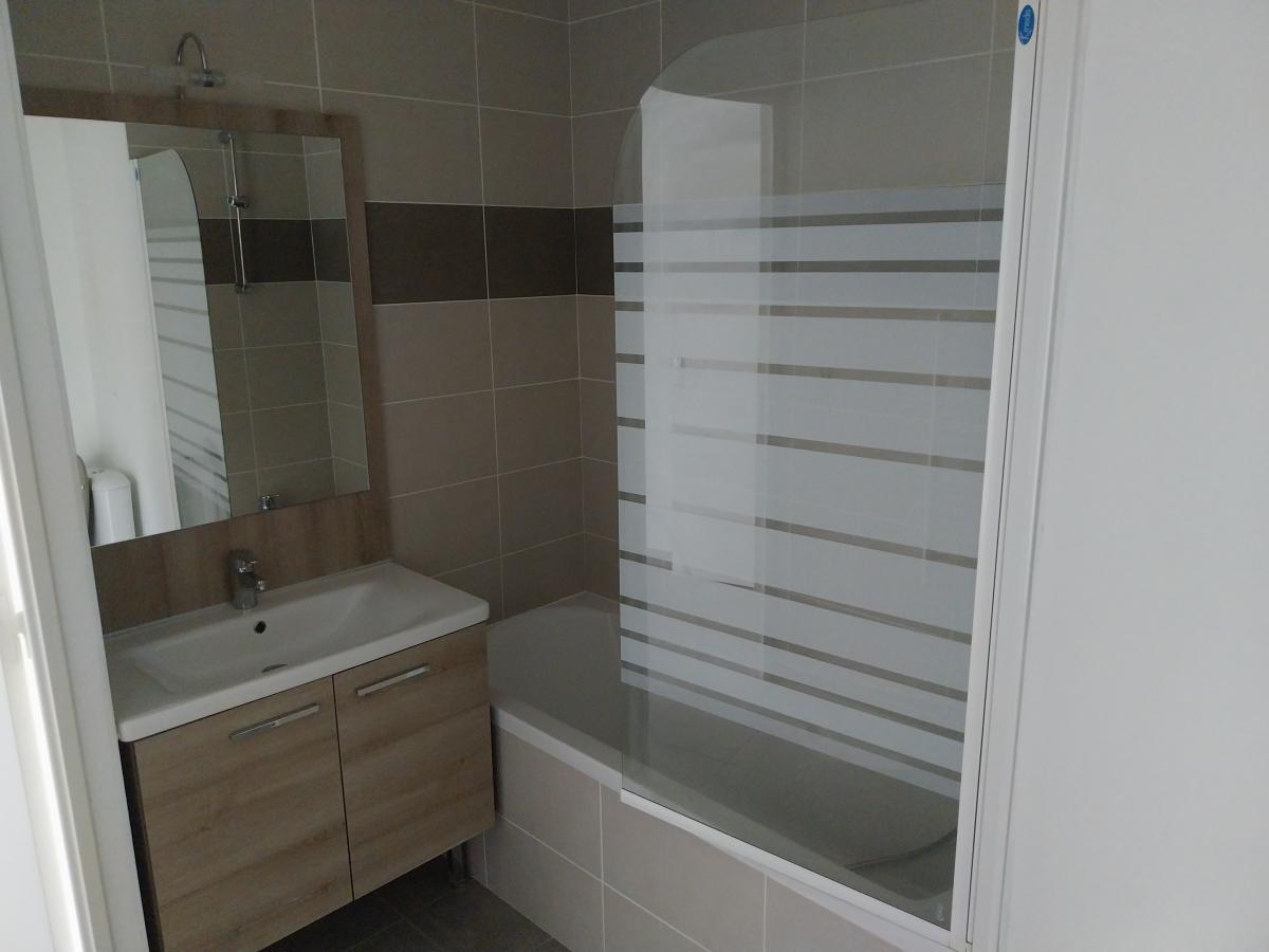 
																																							3 pièces - 
																																						RDC - 65m² - 922,83 € - Photo #3
