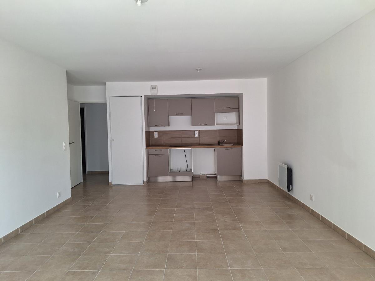 
																																							4 pièces - 
																																						2ème étage - 83m² - 1 496,02 € - Photo #2