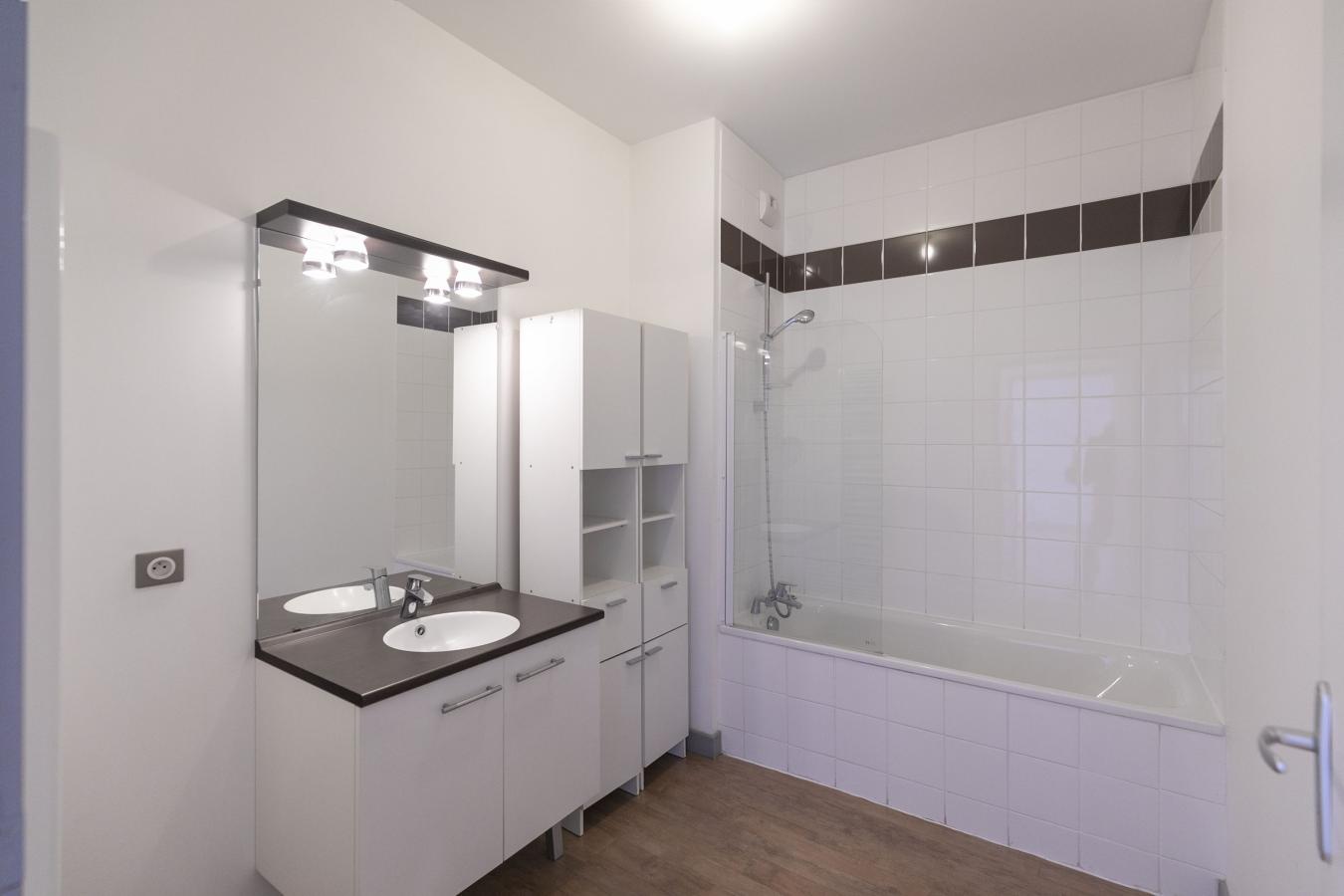 
																			3 pièces - 
																		3ème étage - 80m² - 792,64 € - Photo #0