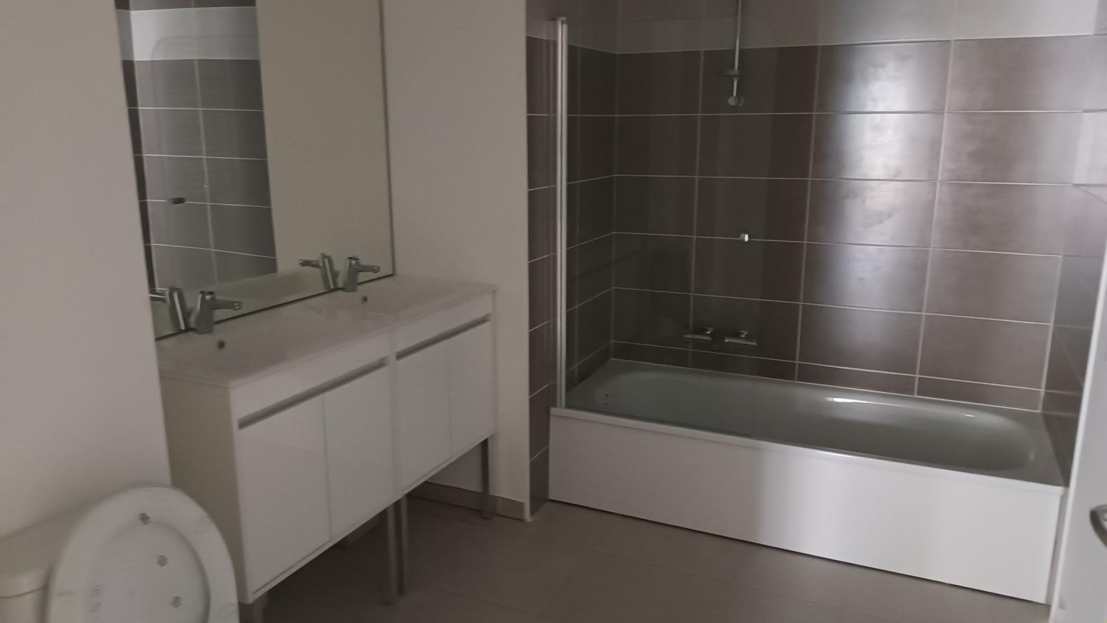 
																																							3 pièces - 
																																						RDC - 69m² - 1 341,48 € - Photo #4