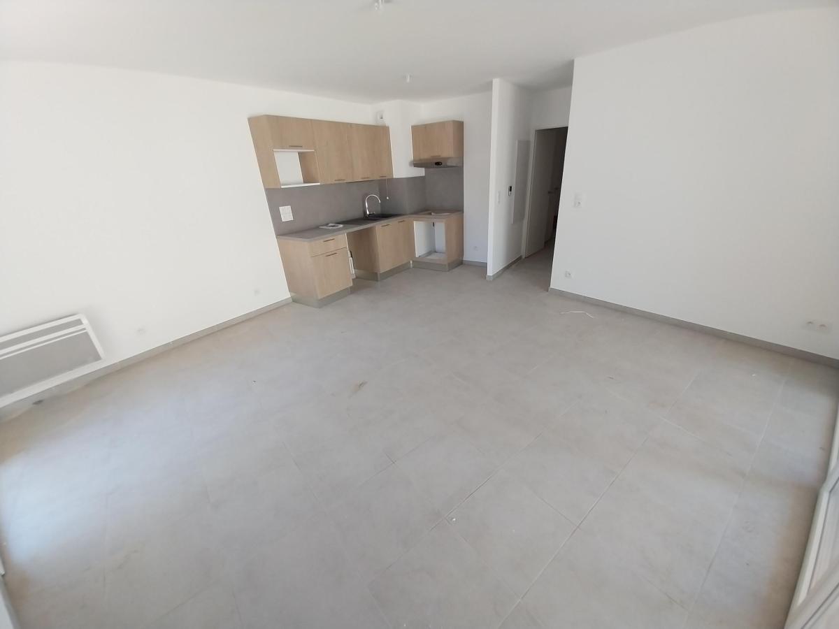 3 pièces - RDC - 65m² - 987,22 € - Photo #2