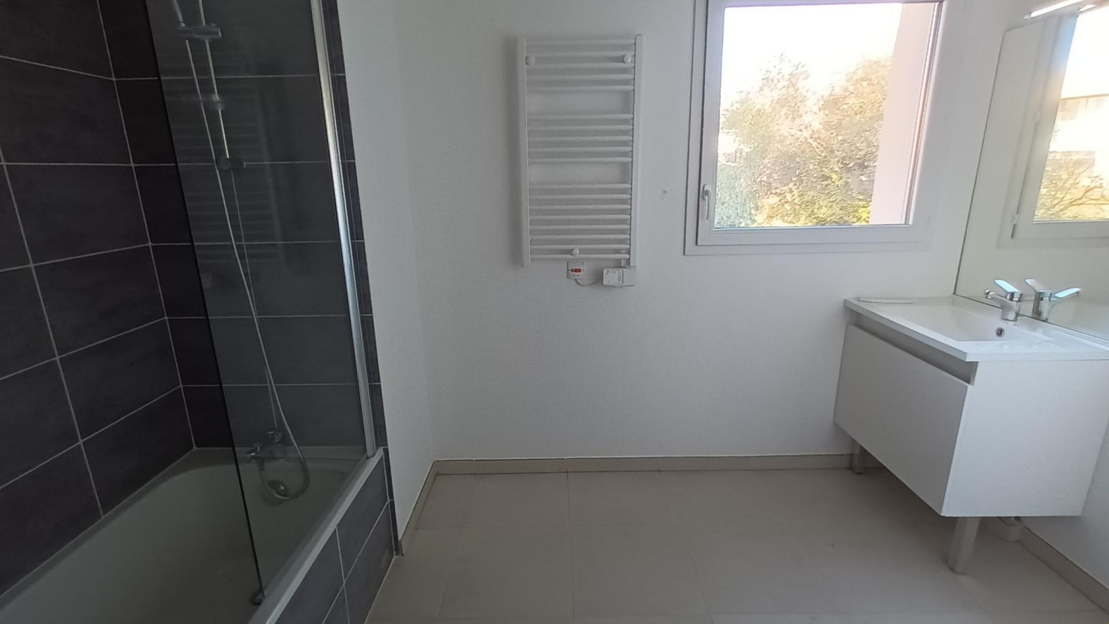 
																																							3 pièces - 
																																						1er étage - 66m² - 1 187,74 € - Photo #4