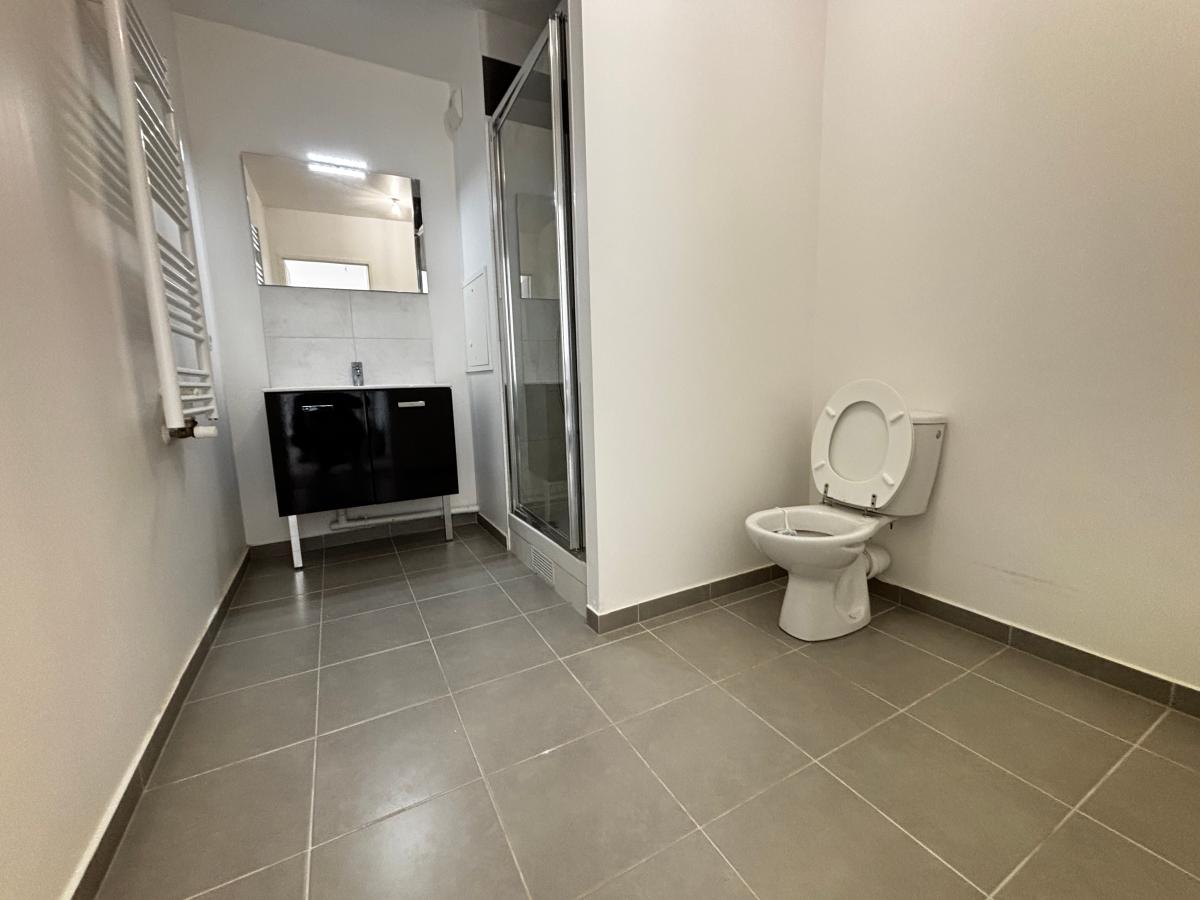 
																																							1 pièce - 
																																						3ème étage - 35m² - 915,33 € - Photo #7