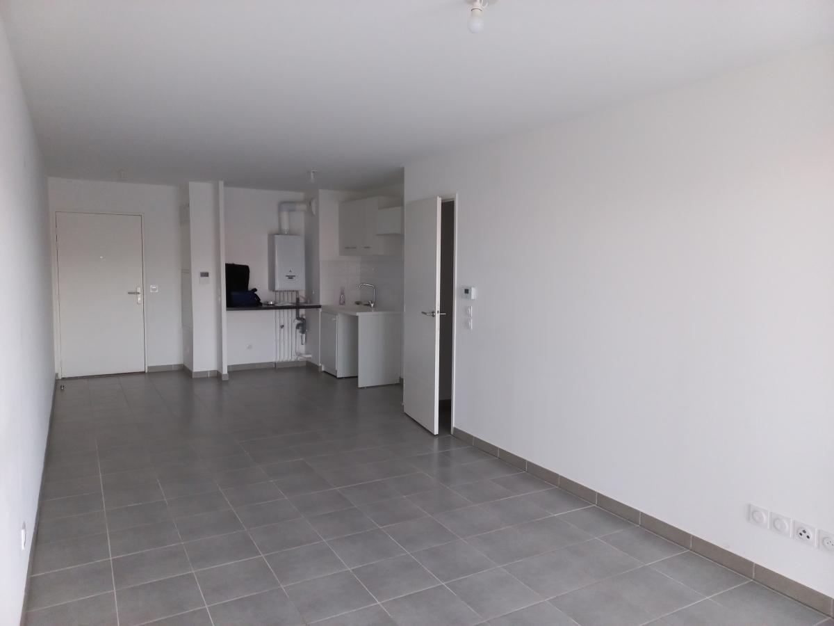 2 pièces - 4ème étage - 51m² - 983,26 € - Photo #2