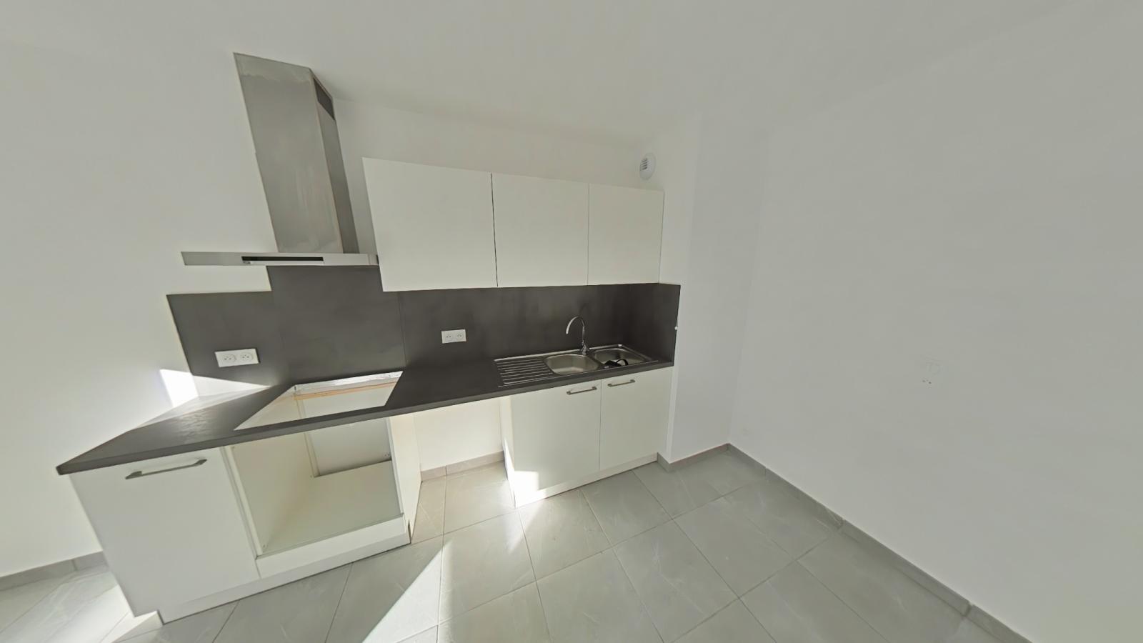 
																																							4 pièces - 
																																						RDC - 107m² - 1 494,91 € - Photo #1