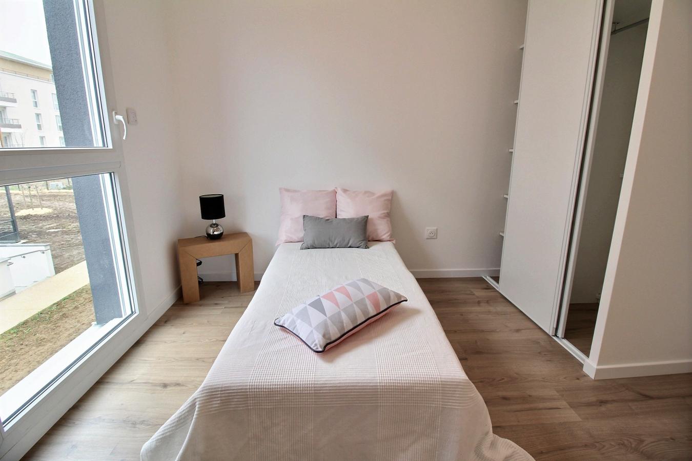 
																																							4 pièces - 
																																						3ème étage - 76m² - 1 107,26 € - Photo #2