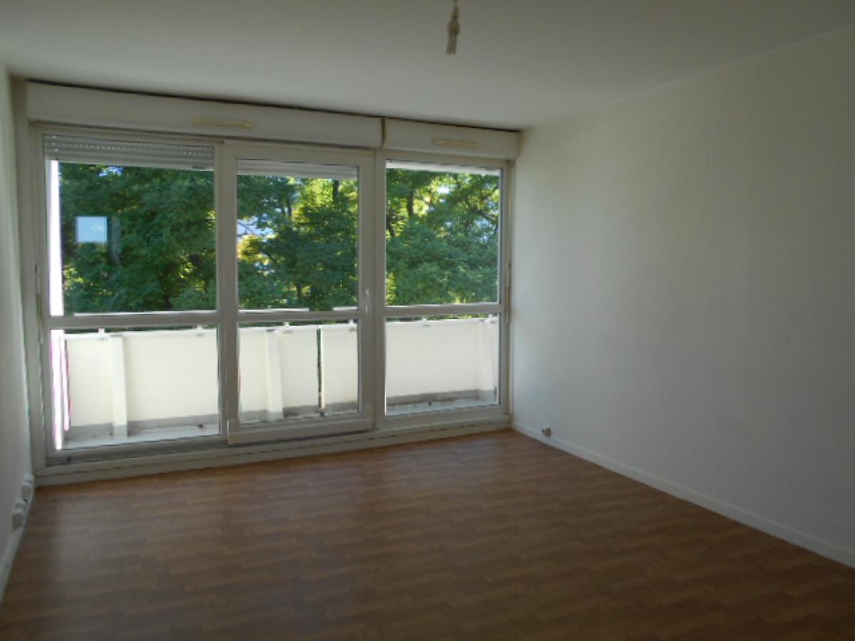 5 pièces - 3ème étage - 91m² - 836,08 € - Photo #2