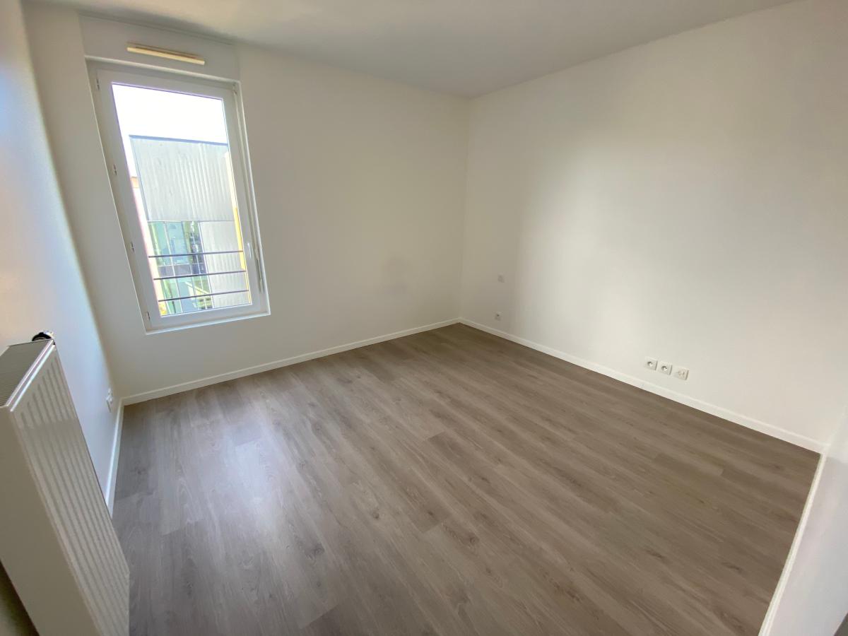 
																			3 pièces - 
																		7ème étage - 69m² - 868,96 € - Photo #4