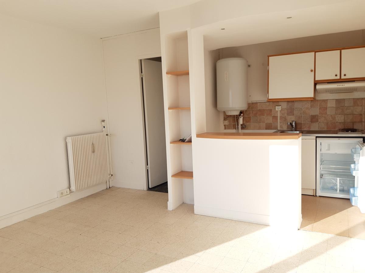1 pièce - 1er étage - 25m² - 532,36 € - Photo #2