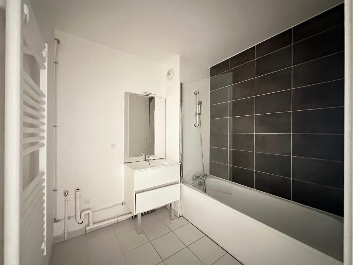 3 pièces - 1er étage - 62m² - 1 237,01 € - Photo #5