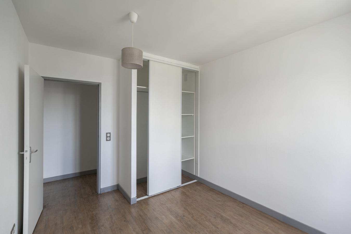 
																			4 pièces - 
																		RDC - 111m² - 902,35 € - Photo #3