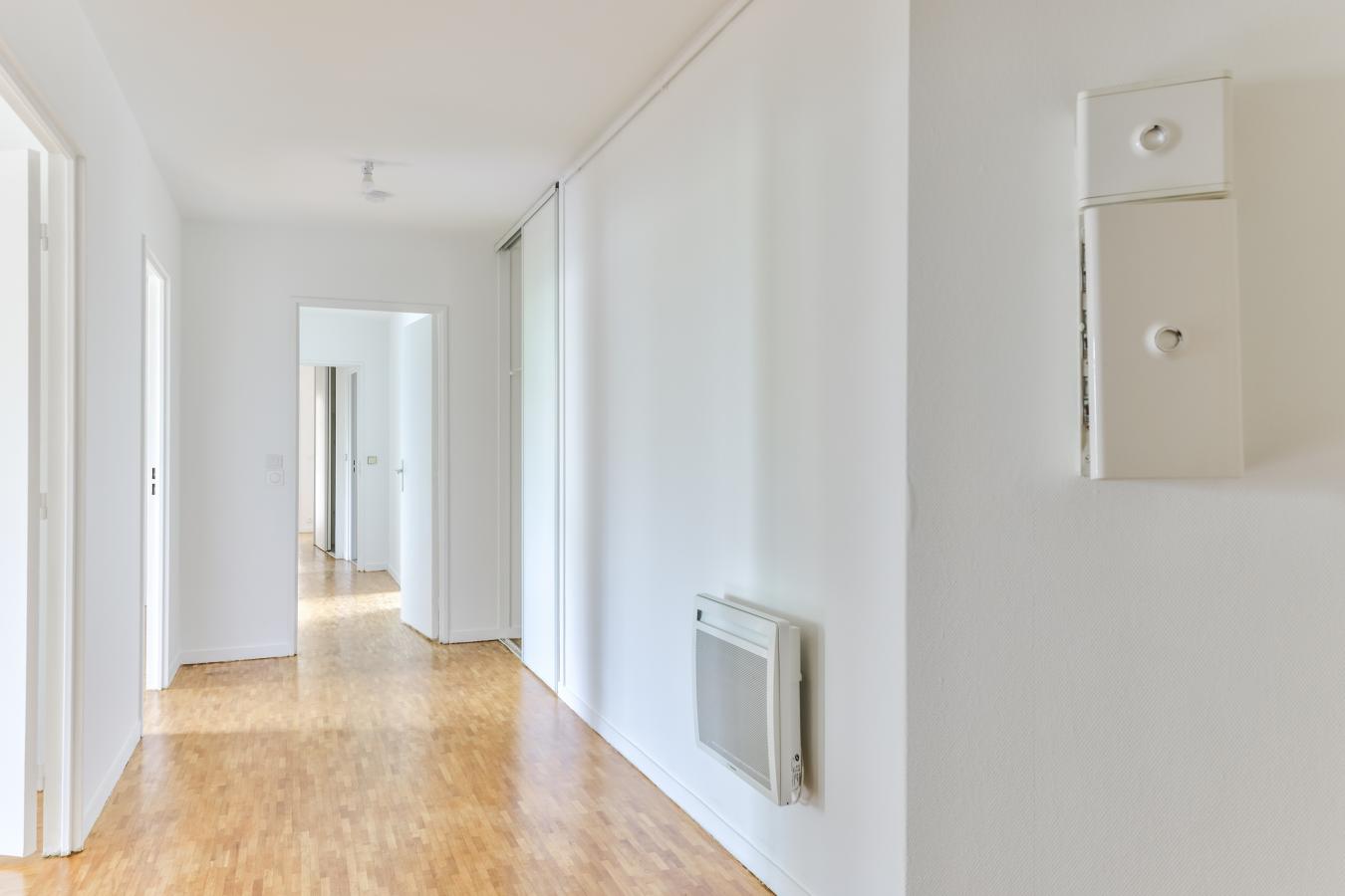 
																																							6 pièces - 
																																						RDC - 129m² - 3 564,77 € - Photo #3