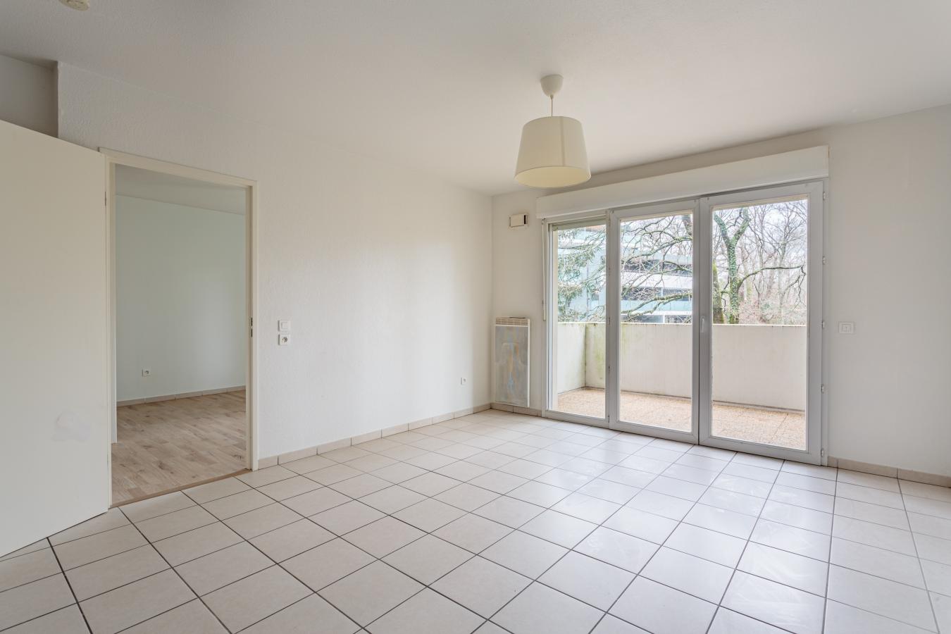 
																																							2 pièces - 
																																						5ème étage - 44m² - 150 000 € - Photo #1
